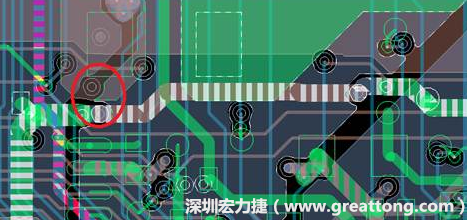 慢慢確認CAF發(fā)生的位置后，可以配合Gerber查看PCB的結(jié)構(gòu)是否有通孔太近或是線路太近的問題。