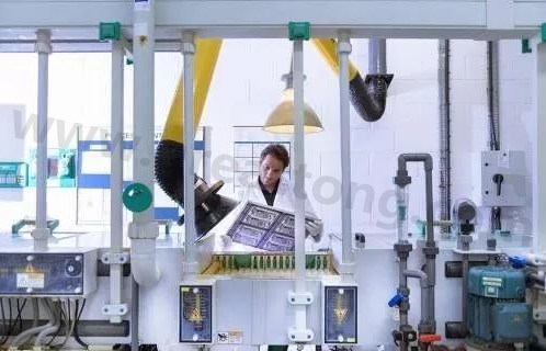 理想狀態下自動化生產線大約能節省傳統企業50%的人力成本，良率可提升至98%。